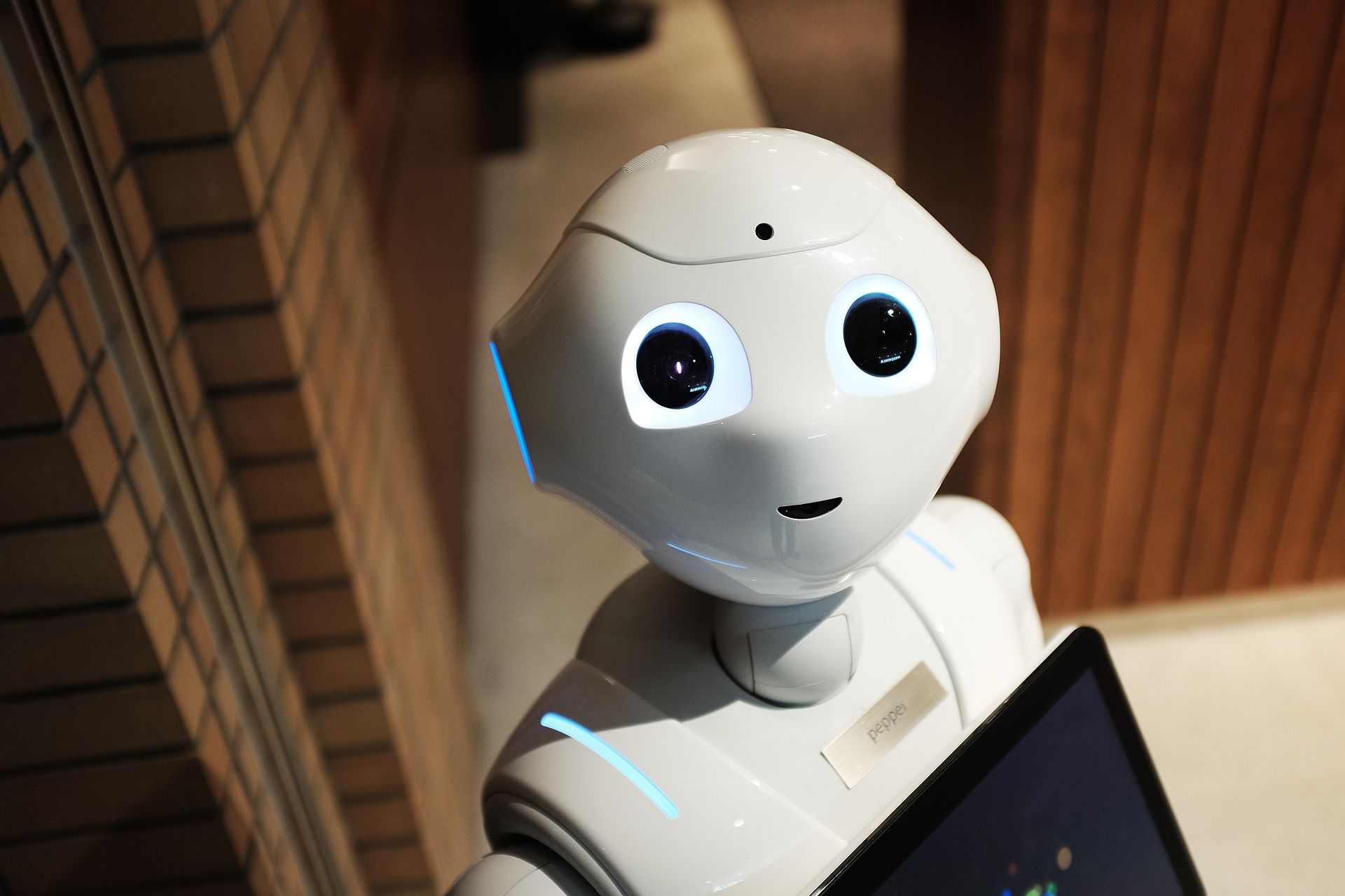 Ein Roboter als Symbol für künstliche Intelligenz 